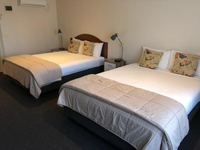 Ashmont Motel And Apartments Порт Феъри Екстериор снимка
