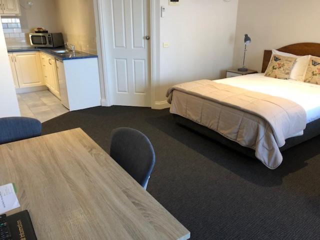 Ashmont Motel And Apartments Порт Феъри Екстериор снимка