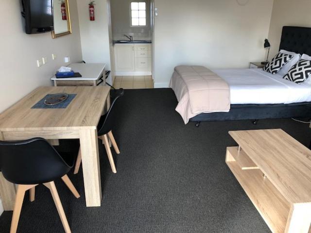 Ashmont Motel And Apartments Порт Феъри Екстериор снимка