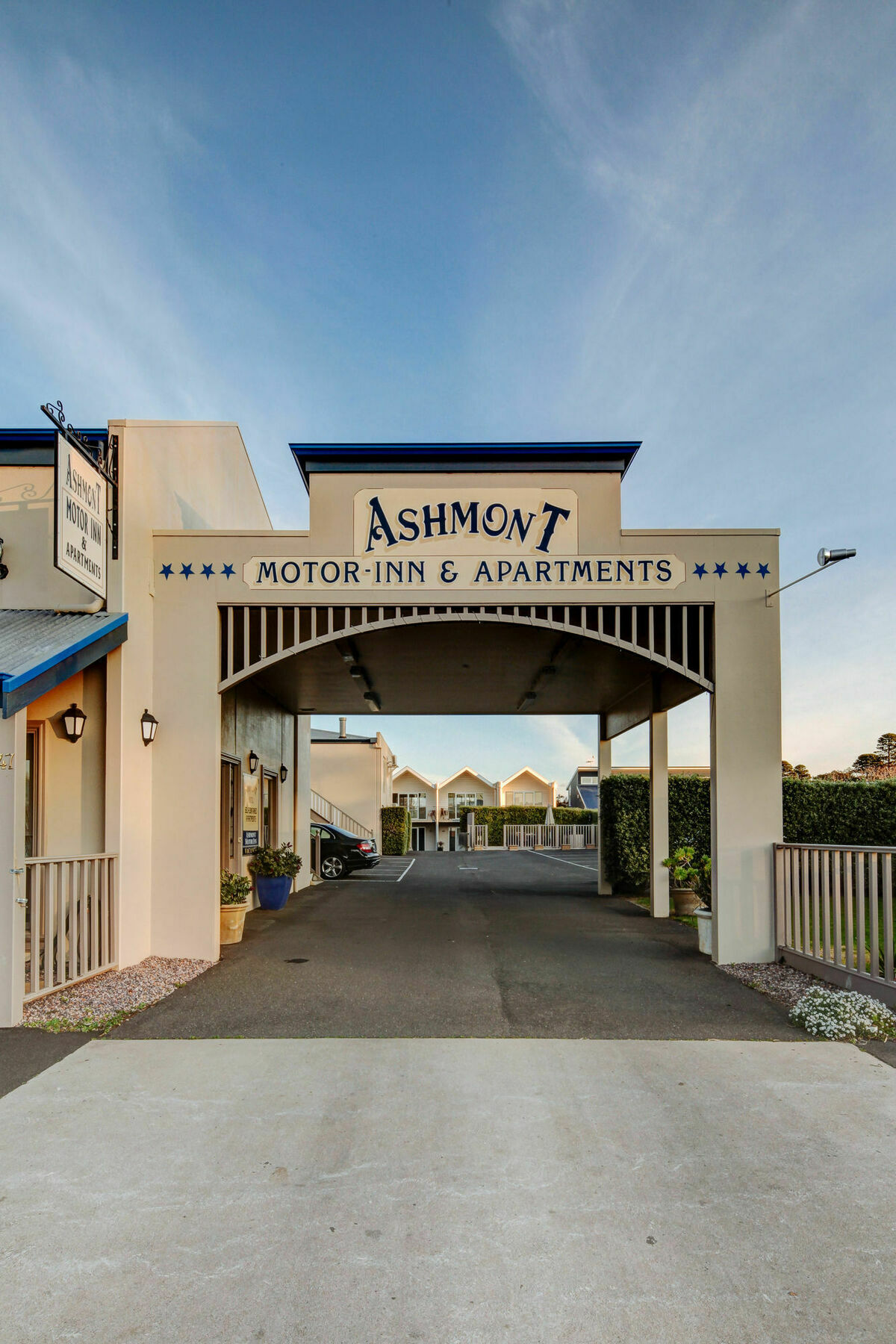 Ashmont Motel And Apartments Порт Феъри Екстериор снимка