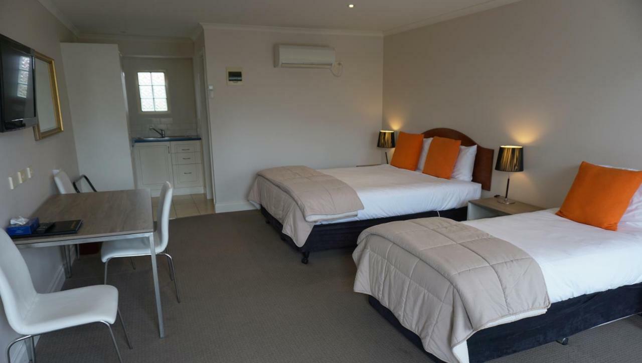 Ashmont Motel And Apartments Порт Феъри Екстериор снимка