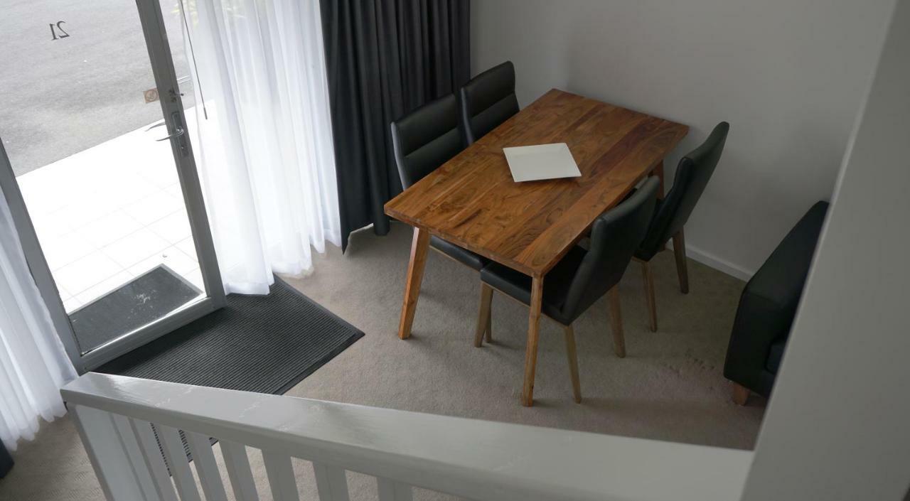Ashmont Motel And Apartments Порт Феъри Екстериор снимка